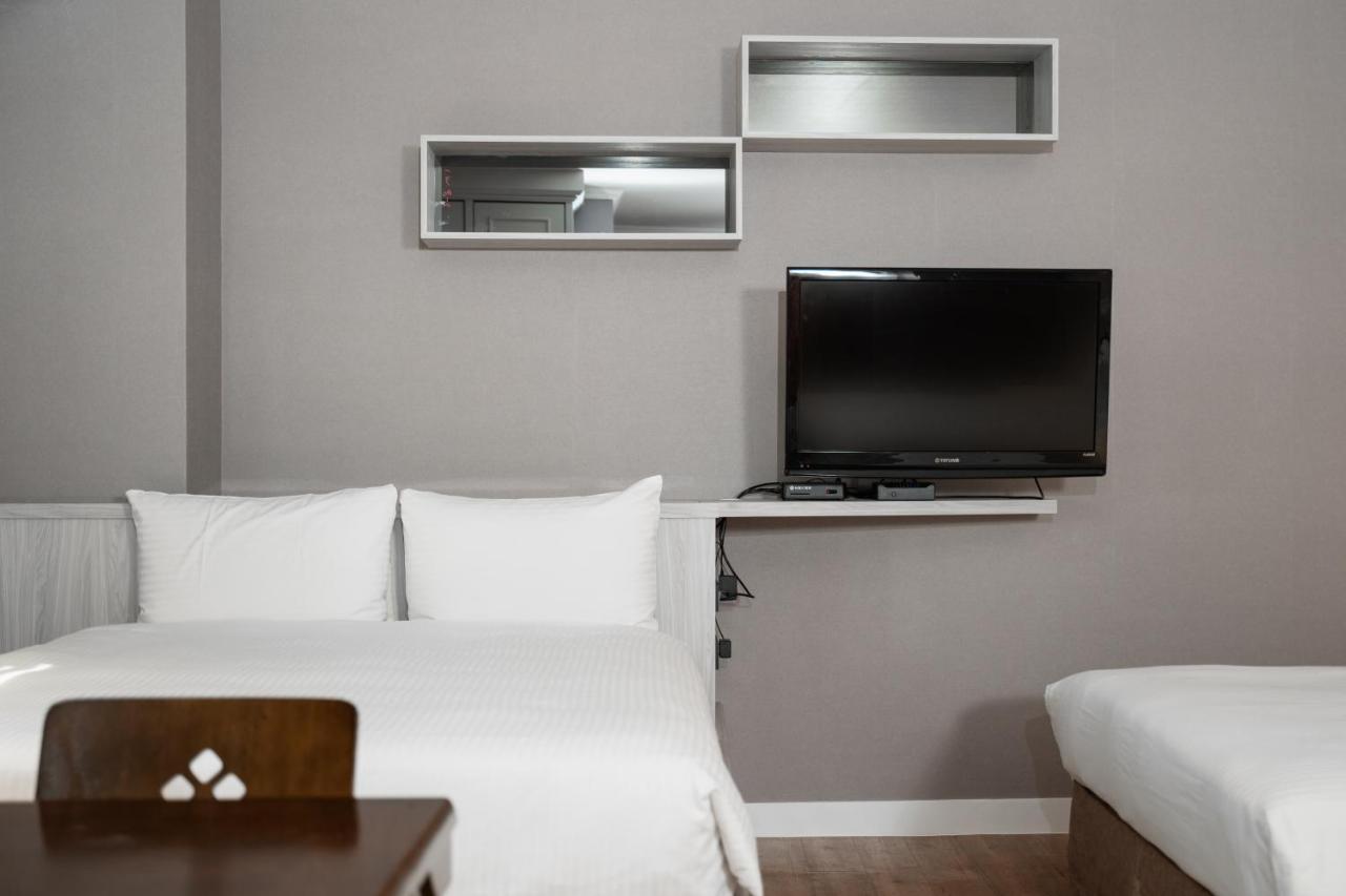 Fu Hsiang Hotel Yilan Buitenkant foto