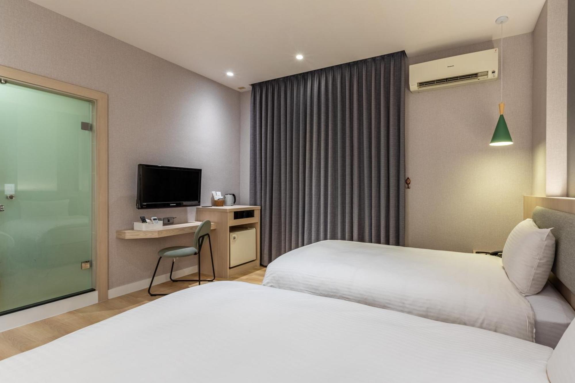 Fu Hsiang Hotel Yilan Kamer foto